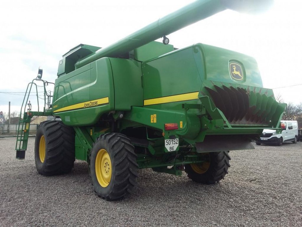 Oldtimer-Mähdrescher des Typs John Deere W660, Neumaschine in Біла Церква (Bild 3)