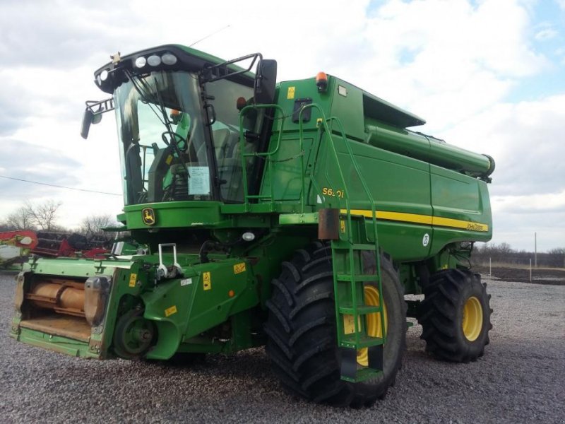 Oldtimer-Mähdrescher des Typs John Deere S690i, Neumaschine in Біла Церква (Bild 1)