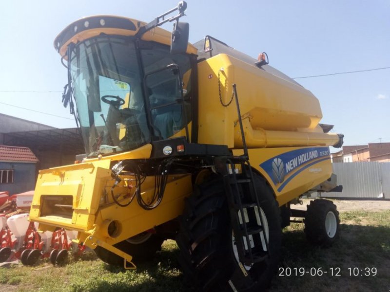 Oldtimer-Mähdrescher des Typs New Holland TC5.90, Neumaschine in Суми (Bild 1)