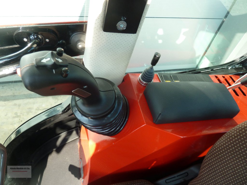 Schmalspurtraktor des Typs BERGmeister 824A Außenbr. 1,05m, Neumaschine in Tapfheim (Bild 3)