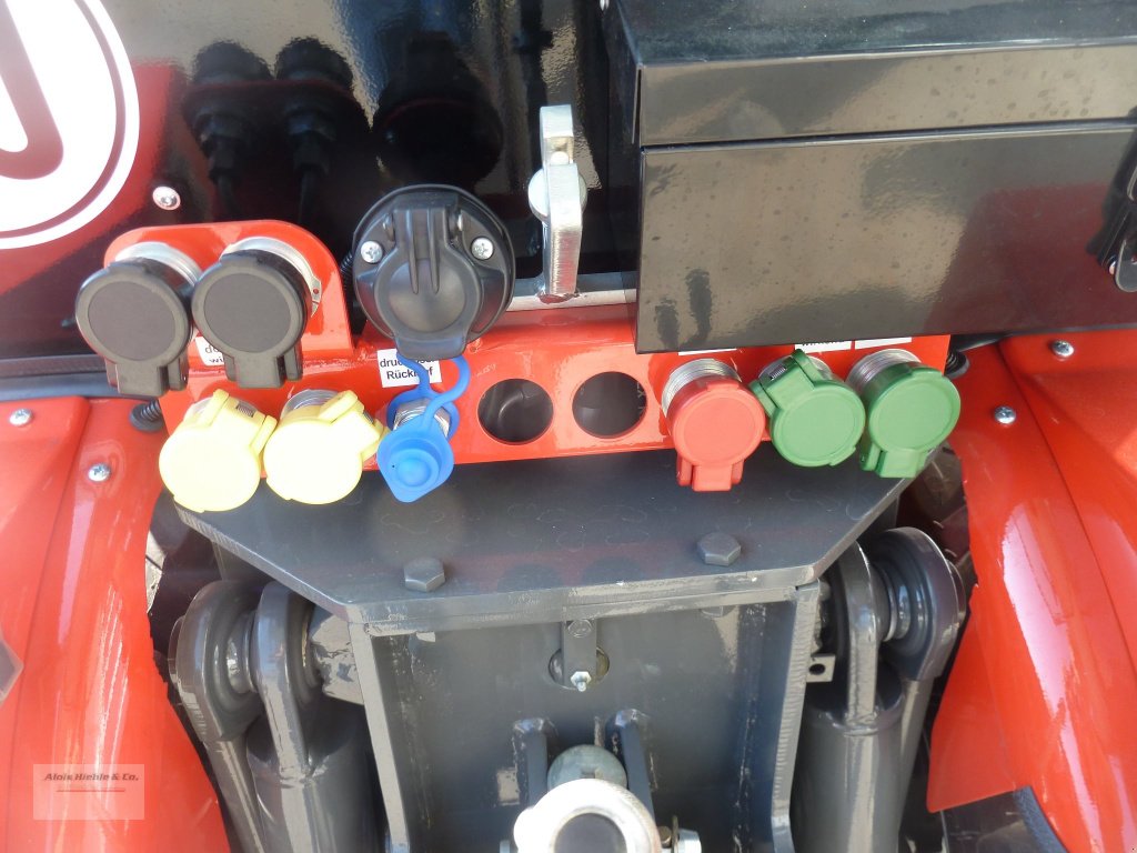 Schmalspurtraktor des Typs BERGmeister 824A Außenbr. 1,05m, Neumaschine in Tapfheim (Bild 6)