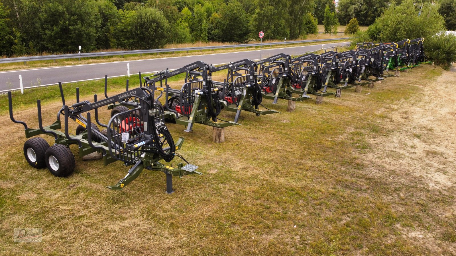 Rückewagen & Rückeanhänger des Typs Farma Farma, Neumaschine in Regen (Bild 3)
