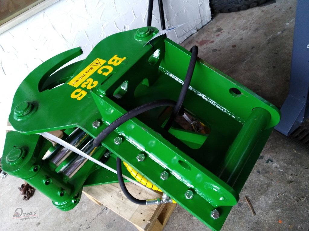 Aggregat & Anbauprozessor des Typs Farma BC25, Neumaschine in Regen (Bild 2)