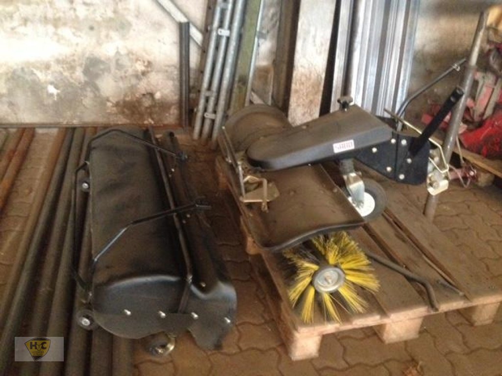 Kehrmaschine des Typs John Deere Kehrmaschine für X100-X300, Gebrauchtmaschine in Willanzheim (Bild 1)