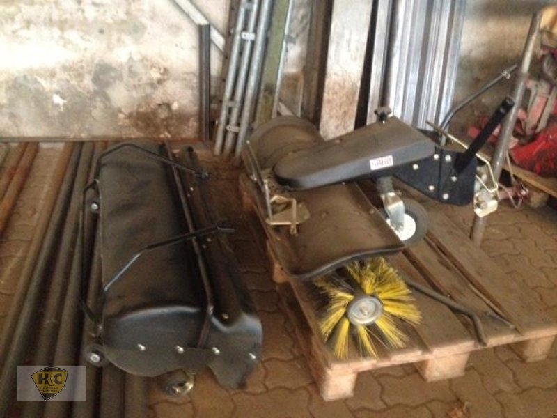 Kehrmaschine des Typs John Deere Kehrmaschine für X100-X300, Gebrauchtmaschine in Willanzheim (Bild 1)