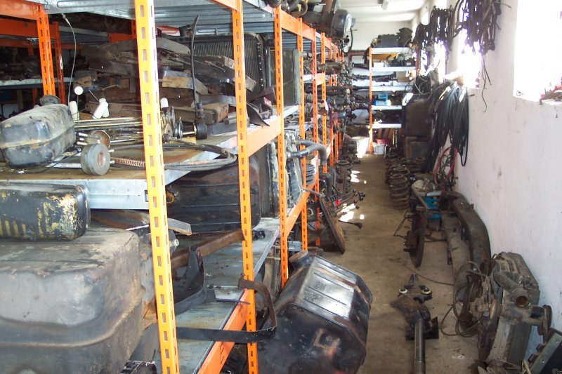 Unimog des Typs Mercedes-Benz Großes Ersatzteillager an gebrauchten Unimog und MB Track Teilen, Gebrauchtmaschine in Haselbach (Bild 3)