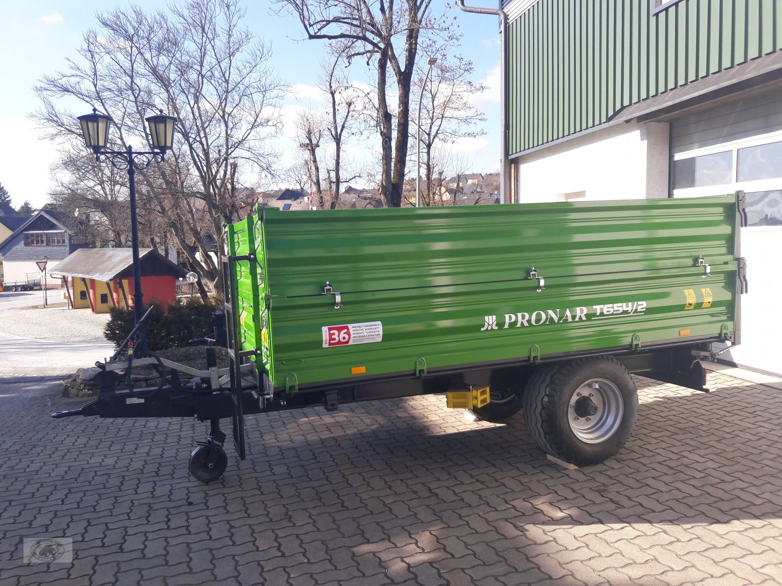 Kipper des Typs PRONAR T654/2. 40Km/h. "NEU" 6to. ZV. Breitreifen. Auflaufbremse+Rückmatik 50er-Bordwandaufsätze., Neumaschine in Tschirn (Bild 3)