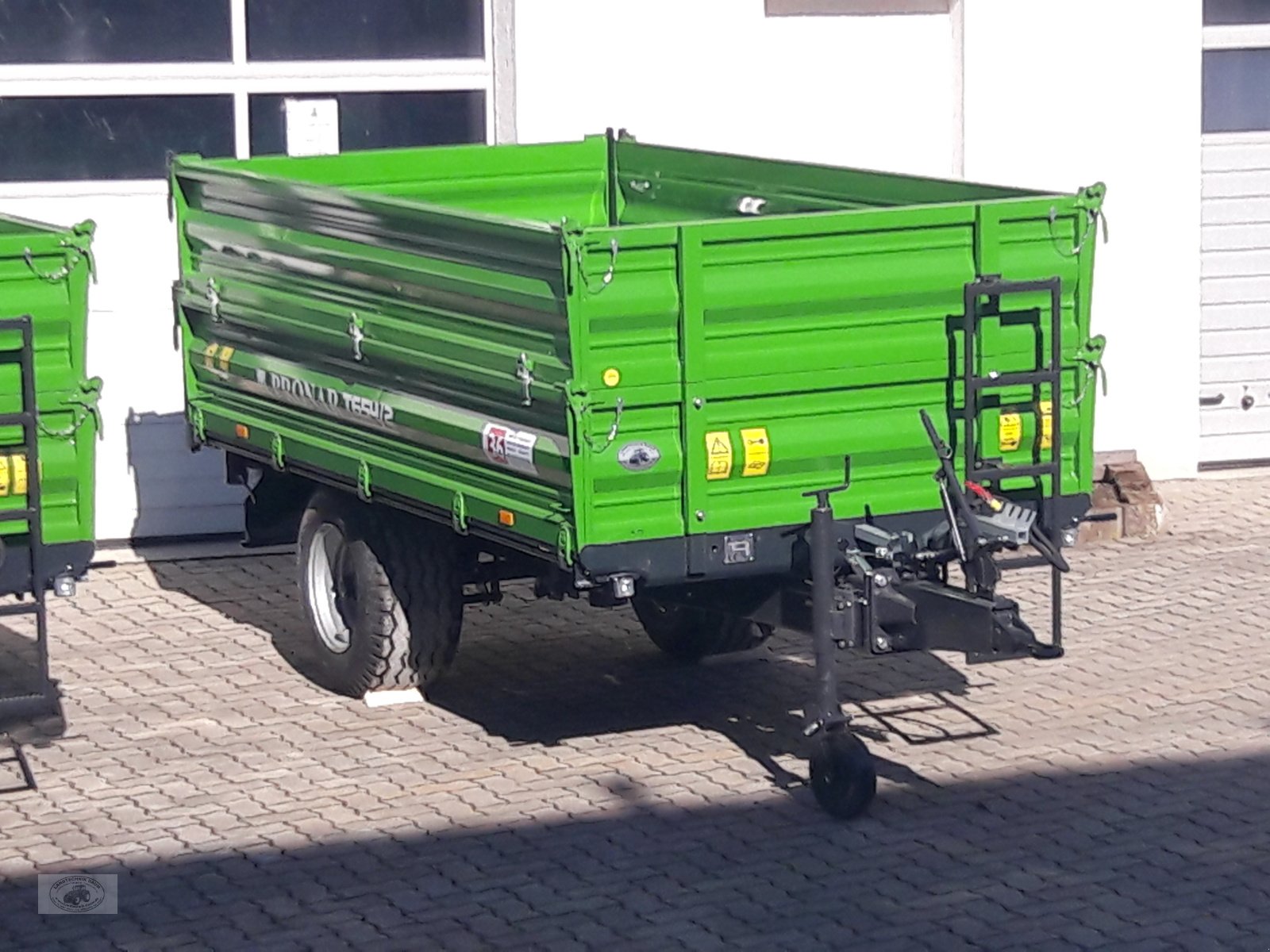 Kipper des Typs PRONAR T654/2. 40Km/h. "NEU" 6to. ZV. Breitreifen. Auflaufbremse+Rückmatik 50er-Bordwandaufsätze., Neumaschine in Tschirn (Bild 2)