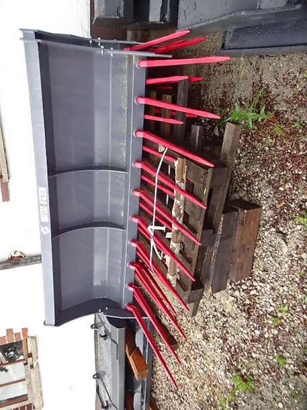 Frontladerzubehör des Typs M&H Dunggabeln 1,2 bis 2,4 Meter Euro Schnellwechselanbau, Neumaschine in Neureichenau (Bild 24)