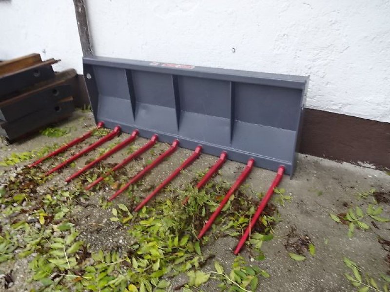 Frontladerzubehör des Typs M&H Dunggabeln 1,2 bis 2,4 Meter Euro Schnellwechselanbau, Neumaschine in Neureichenau (Bild 15)
