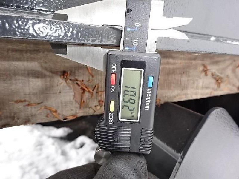 Ladeschaufel des Typs Euro Universalschaufel 1,2 Meter m Hardoxschürfleiste- Größe S, Neumaschine in Neureichenau (Bild 19)