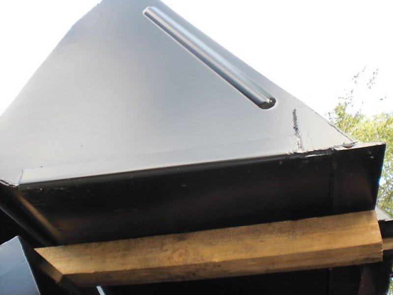 Ladeschaufel des Typs Euro Frontladerschaufel NEU 1,5 M-Universal-  Hardoxschürfleiste Größe S, Neumaschine in Neureichenau (Bild 5)