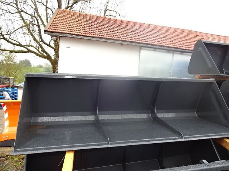 Ladeschaufel des Typs Euro H LM- 2,2 M- Neu- Universalschaufel m.  Hardoxschürfleiste Größe S, Neumaschine in Neureichenau (Bild 1)