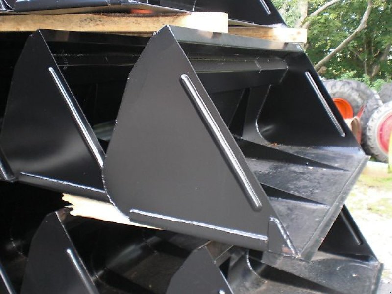 Ladeschaufel des Typs Euro H LM- 2,2 M- Neu- Universalschaufel m.  Hardoxschürfleiste Größe S, Neumaschine in Neureichenau (Bild 5)