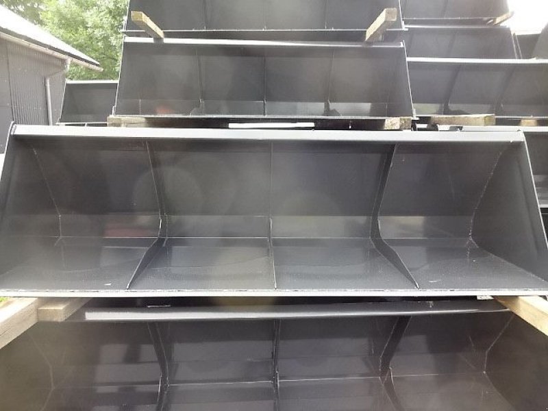 Ladeschaufel des Typs Euro NEUE- 2,40 Meter   Frontladerschaufel- Universal- Hardoxschürflleiste- Größe S, Neumaschine in Neureichenau (Bild 1)