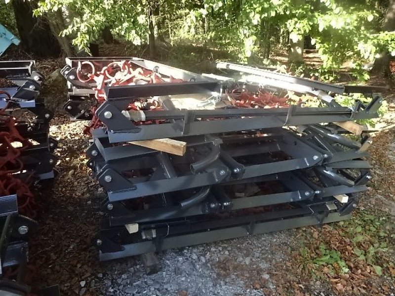 Wiesenegge des Typs M&H 3/R/B NEUE Wiesenegge 3 Meter- 3 Teilig- klappbar, Neumaschine in Neureichenau (Bild 3)