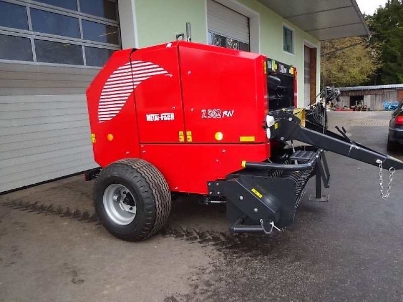 Rundballenpresse des Typs Metal-Fach Z 562 RW-    NEU  - Mit Rotor - Schneidwerk- Sonderpreis, Neumaschine in Neureichenau (Bild 3)