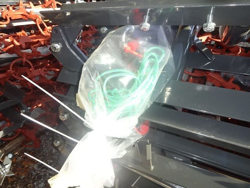 Wiesenegge des Typs M&H H - LM 4 M - Hydraulisch - Schwer- 4 Reihiges Netz, Neumaschine in Neureichenau (Bild 3)