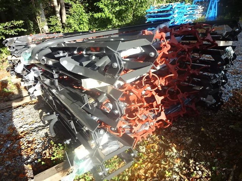 Wiesenegge des Typs M&H H - LM 4 M - Hydraulisch - Schwer- 4 Reihiges Netz, Neumaschine in Neureichenau (Bild 1)