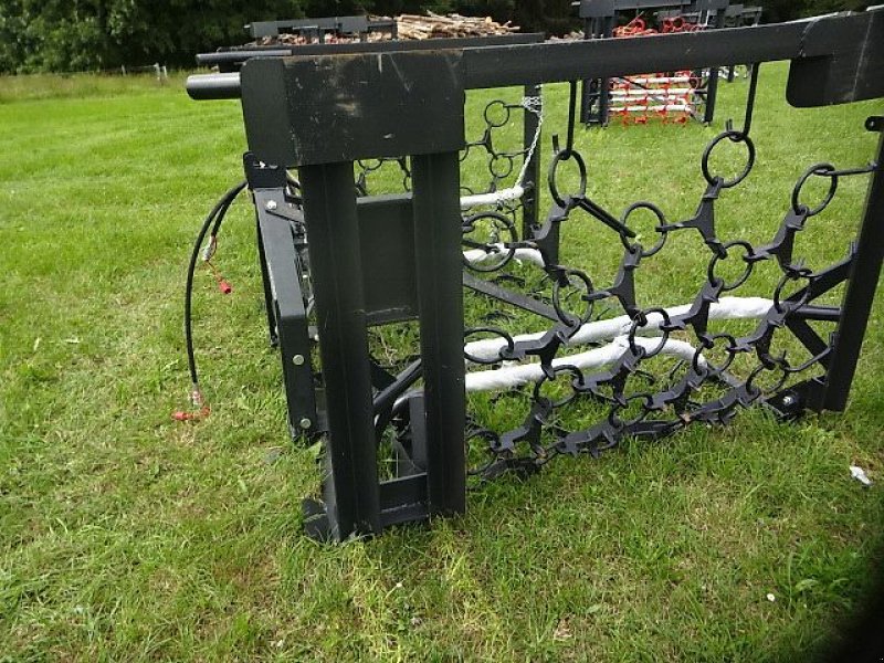 Wiesenegge des Typs M&H H - LM 4 M - Hydraulisch - Schwer- 4 Reihiges Netz, Neumaschine in Neureichenau (Bild 12)