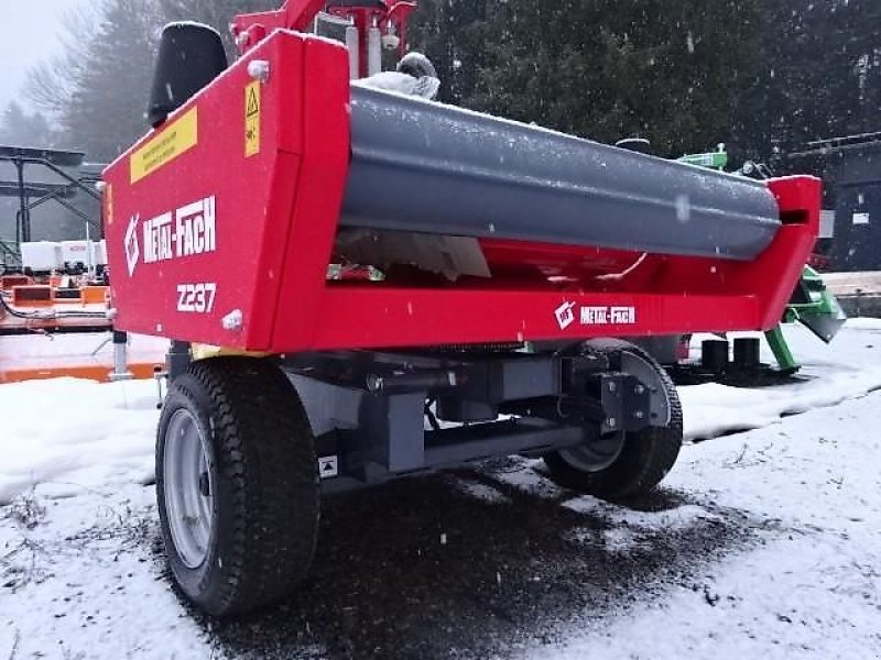 Ballenwickler des Typs Metal-Fach NEU - Z 237 -  -Ballenwickelgerät-  Selbstlader, Neumaschine in Neureichenau (Bild 2)