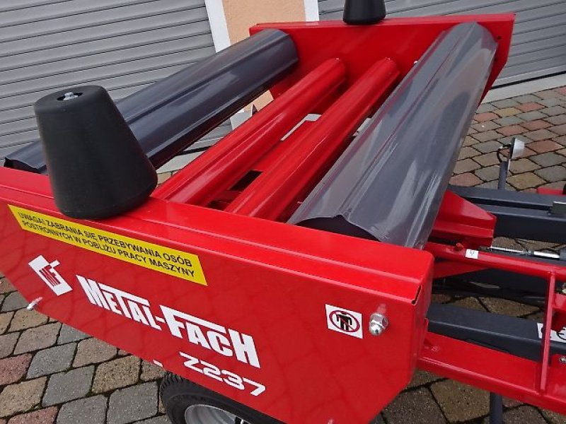 Ballenwickler des Typs Metal-Fach NEU - Z 237 -  -Ballenwickelgerät-  Selbstlader, Neumaschine in Neureichenau (Bild 13)