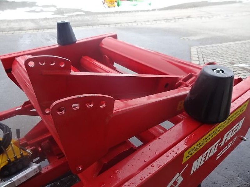 Ballenwickler des Typs Metal-Fach NEU - Z 237 -  -Ballenwickelgerät-  Selbstlader, Neumaschine in Neureichenau (Bild 8)