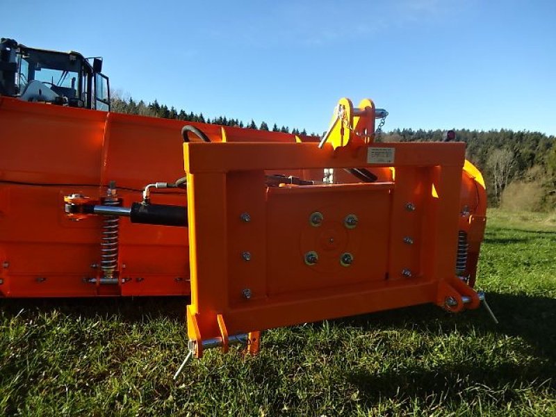 Schneepflug des Typs H-L-M SP-H 270 -H- hydraulisch schwenkkbar- auch in Größen 2,2 Meter - 2,5- Meter - 2,7 Meter- 3- Meter- 3,3, Meter, Neumaschine in Neureichenau (Bild 15)