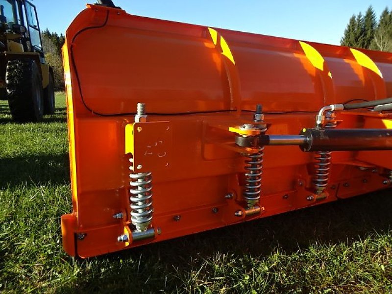 Schneepflug des Typs H-L-M SP-H 270 -H- hydraulisch schwenkkbar- auch in Größen 2,2 Meter - 2,5- Meter - 2,7 Meter- 3- Meter- 3,3, Meter, Neumaschine in Neureichenau (Bild 13)