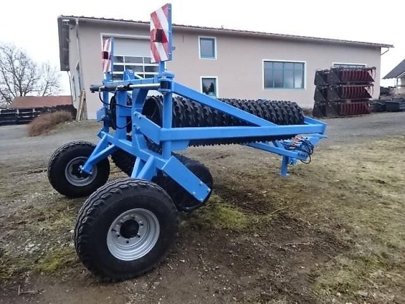 Packer & Walze des Typs M&H Cambrigewalze 6,2 Meter, Neumaschine in Neureichenau (Bild 13)