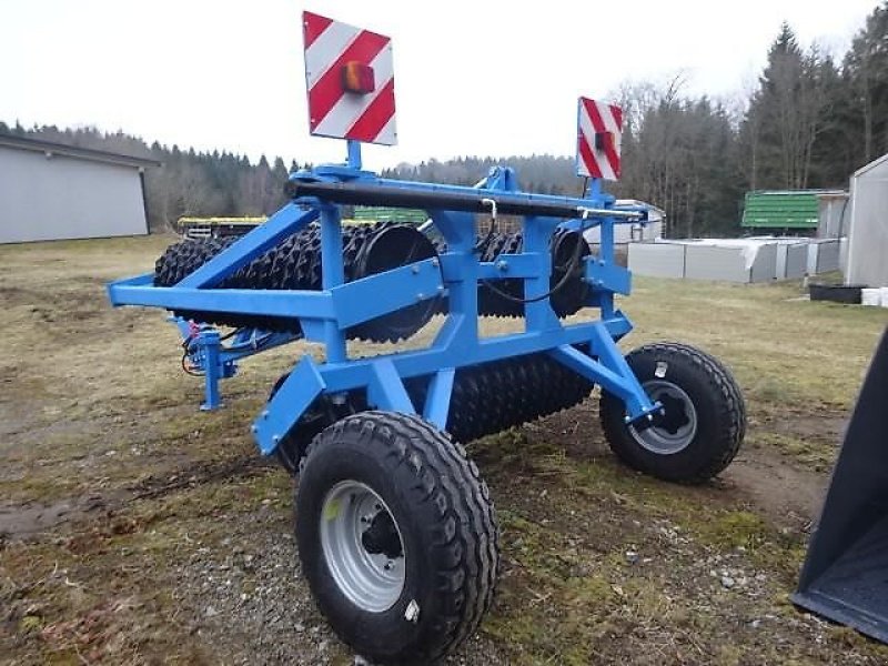 Packer & Walze des Typs M&H Cambrigewalze 6,2 Meter, Neumaschine in Neureichenau (Bild 11)