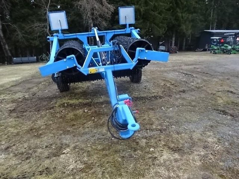 Packer & Walze des Typs M&H Cambrigewalze 6,2 Meter, Neumaschine in Neureichenau (Bild 9)