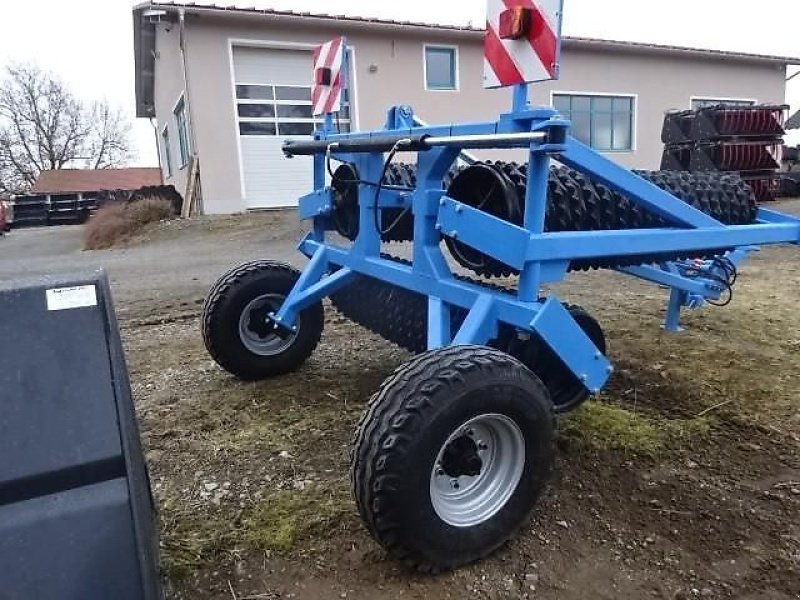 Packer & Walze des Typs M&H Cambrigewalze 6,2 Meter, Neumaschine in Neureichenau (Bild 14)