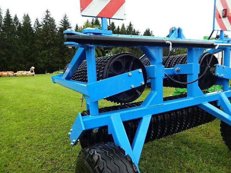 Packer & Walze des Typs M&H Cambrigewalze 6,2 Meter, Neumaschine in Neureichenau (Bild 9)