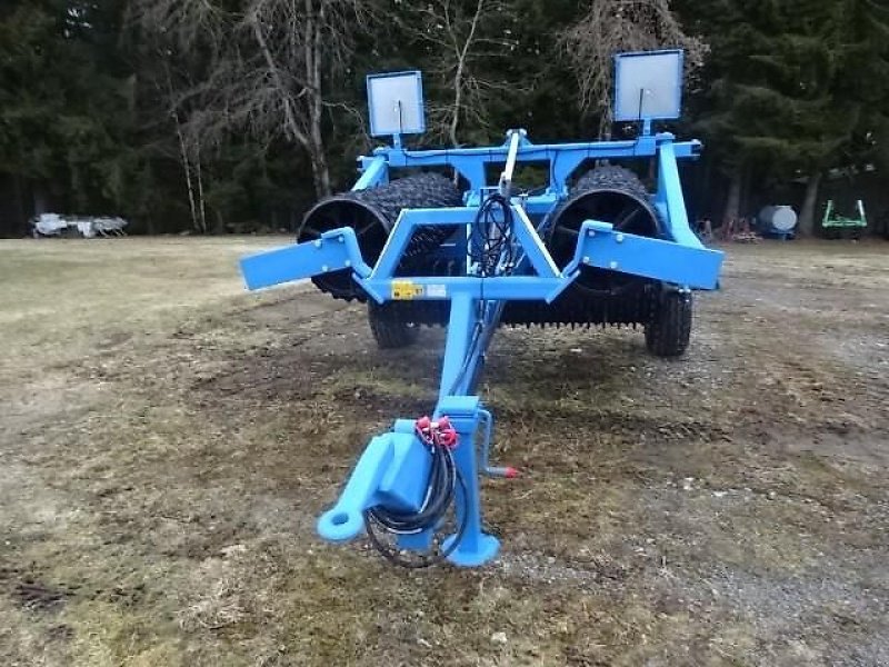 Packer & Walze des Typs M&H Cambrigewalze 6,2 Meter, Neumaschine in Neureichenau (Bild 2)