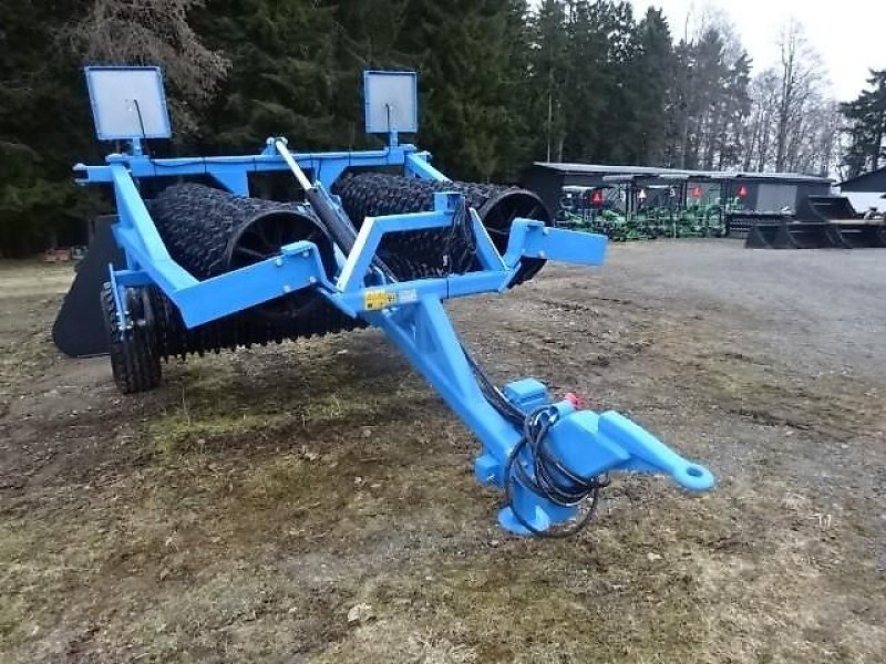 Packer & Walze des Typs M&H Cambrigewalze 6,2 Meter, Neumaschine in Neureichenau (Bild 8)