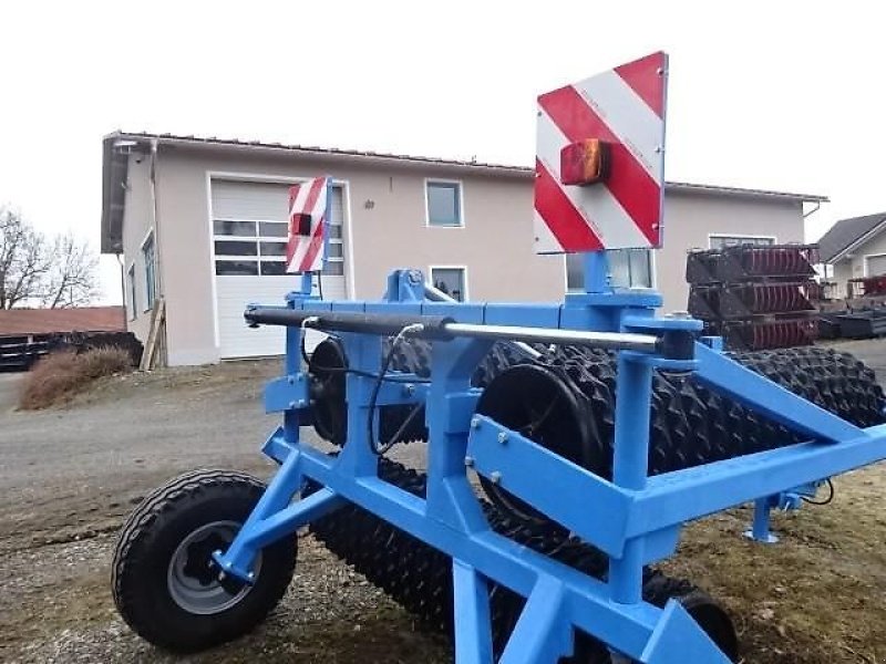 Packer & Walze des Typs M&H Cambrigewalze 6,2 Meter, Neumaschine in Neureichenau (Bild 15)