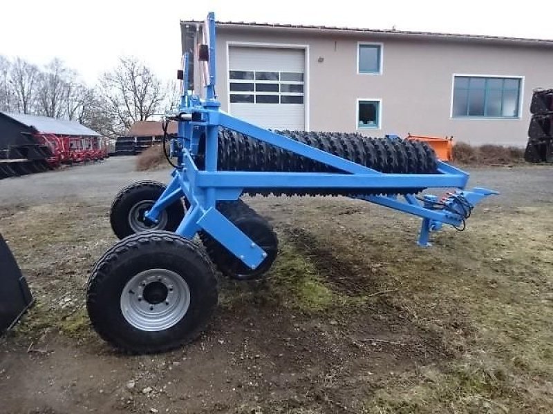 Packer & Walze des Typs M&H Cambrigewalze 6,2 Meter, Neumaschine in Neureichenau (Bild 12)