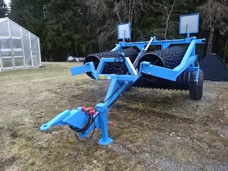 Packer & Walze des Typs M&H Cambrigewalze 6,2 Meter, Neumaschine in Neureichenau (Bild 3)