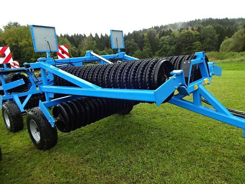 Packer & Walze des Typs M&H Cambrigewalze 6,2 Meter, Neumaschine in Neureichenau (Bild 20)