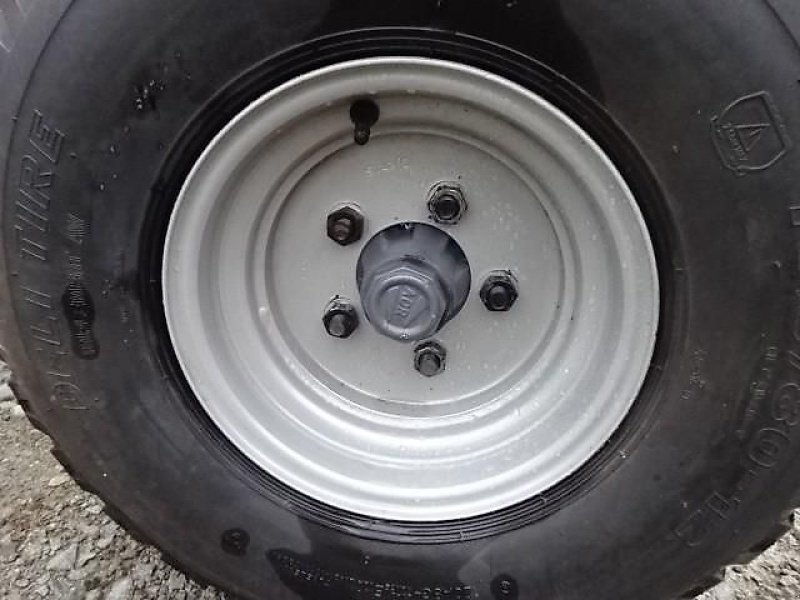 Ballenwickler des Typs Metal-Fach Z 577 Wickelgerät -Neue Version -  Sonderpreis -- mit Seitenlader- mit Ballenaufsteller, Neumaschine in Neureichenau (Bild 13)