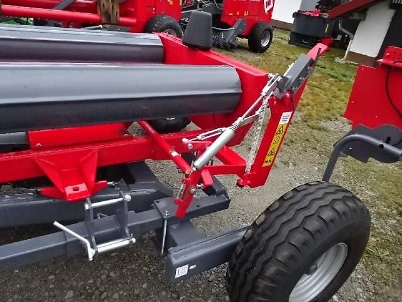 Ballenwickler des Typs Metal-Fach Z 577 Wickelgerät -Neue Version -  Sonderpreis -- mit Seitenlader- mit Ballenaufsteller, Neumaschine in Neureichenau (Bild 16)