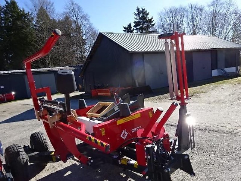 Ballenwickler des Typs Metal-Fach Z 577 Wickelgerät -Neue Version -  Sonderpreis -- mit Seitenlader- mit Ballenaufsteller, Neumaschine in Neureichenau (Bild 5)