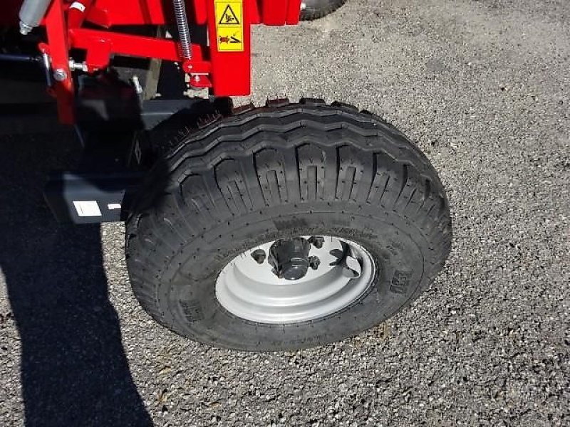 Ballenwickler des Typs Metal-Fach Z 577 Wickelgerät -Neue Version -  Sonderpreis -- mit Seitenlader- mit Ballenaufsteller, Neumaschine in Neureichenau (Bild 21)