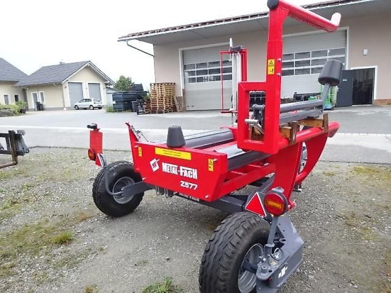 Ballenwickler des Typs Metal-Fach Z 577 Wickelgerät -Neue Version -  Sonderpreis -- mit Seitenlader- mit Ballenaufsteller, Neumaschine in Neureichenau (Bild 4)