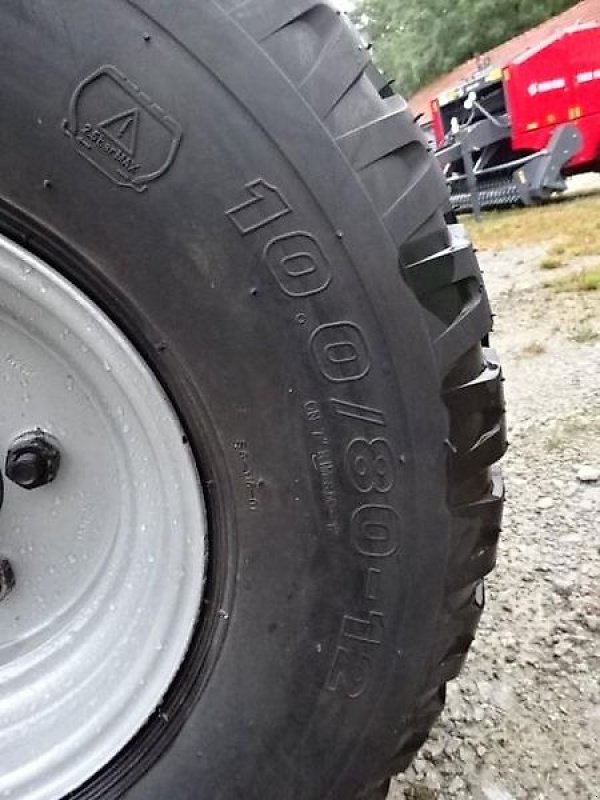 Ballenwickler des Typs Metal-Fach Z 577 Wickelgerät -Neue Version -  Sonderpreis -- mit Seitenlader- mit Ballenaufsteller, Neumaschine in Neureichenau (Bild 11)