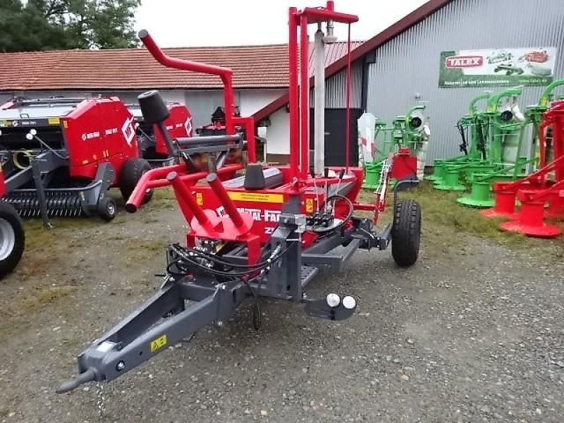 Ballenwickler des Typs Metal-Fach Z 577 Wickelgerät -Neue Version -  Sonderpreis -- mit Seitenlader- mit Ballenaufsteller, Neumaschine in Neureichenau (Bild 2)