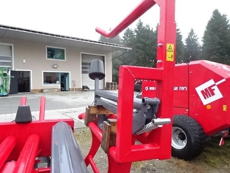 Ballenwickler des Typs Metal-Fach Z 577 Wickelgerät -Neue Version -  Sonderpreis -- mit Seitenlader- mit Ballenaufsteller, Neumaschine in Neureichenau (Bild 10)