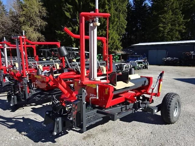 Ballenwickler des Typs Metal-Fach Z 577 Wickelgerät -Neue Version -  Sonderpreis -- mit Seitenlader- mit Ballenaufsteller, Neumaschine in Neureichenau (Bild 1)