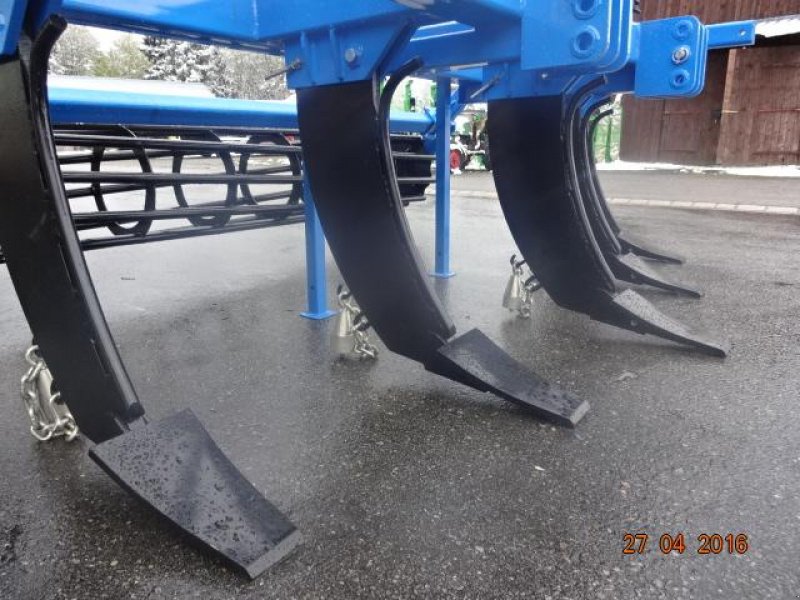 Tiefenlockerer des Typs H & B Tiefenlocker 3 Meter 5 Zinken, Neumaschine in Neureichenau (Bild 14)